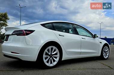 Седан Tesla Model 3 2022 в 