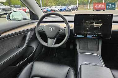Седан Tesla Model 3 2022 в 