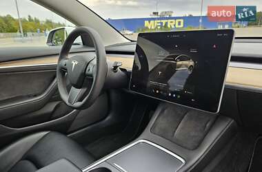 Седан Tesla Model 3 2022 в 