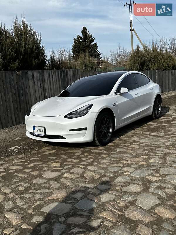 Tesla Model 3 2020