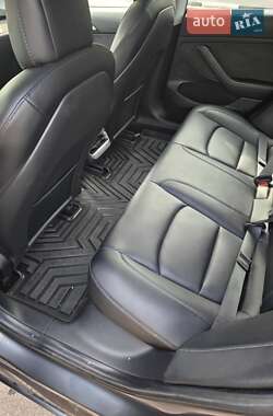 Седан Tesla Model 3 2021 в 