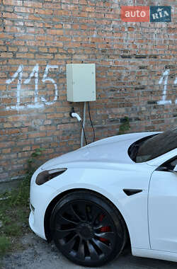 Седан Tesla Model 3 2022 в 