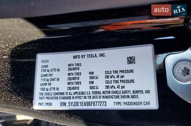 Седан Tesla Model 3 2025 в 