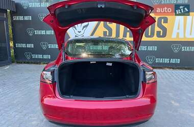 Седан Tesla Model 3 2022 в 