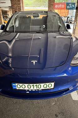 Седан Tesla Model 3 2022 в 