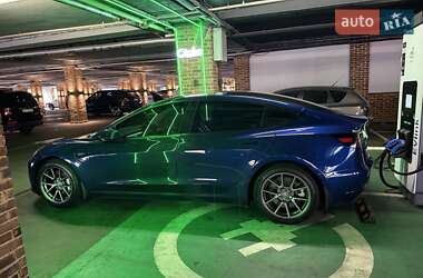 Седан Tesla Model 3 2022 в 