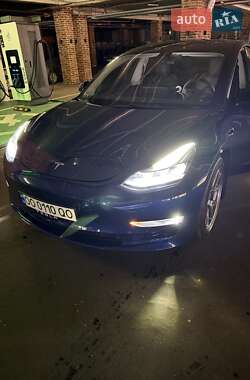 Седан Tesla Model 3 2022 в 