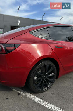 Седан Tesla Model 3 2019 в 
