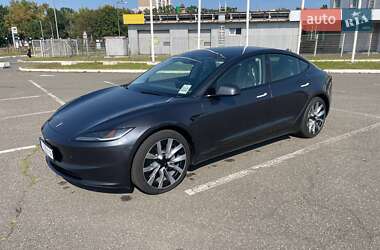 Седан Tesla Model 3 2024 в 