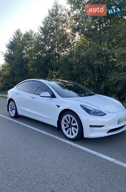 Седан Tesla Model 3 2022 в 