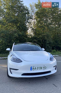 Седан Tesla Model 3 2022 в 