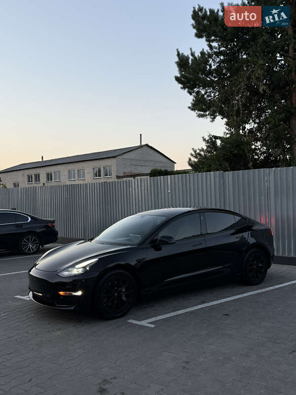 Седан Tesla Model 3 2021 в Луцке