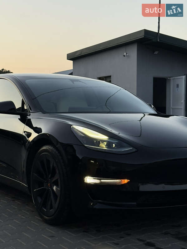 Седан Tesla Model 3 2021 в Луцке