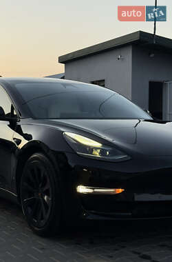 Седан Tesla Model 3 2021 в 