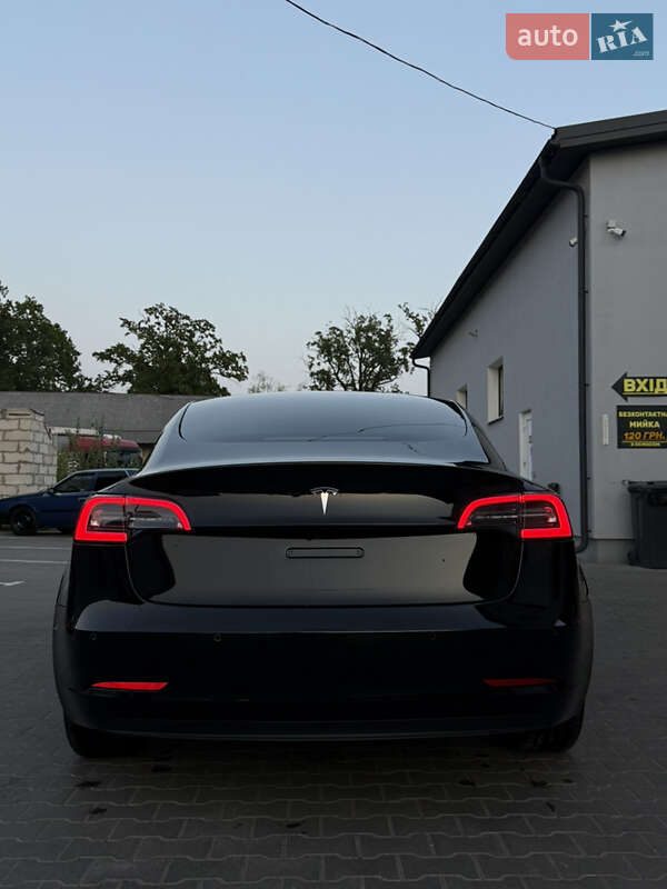 Седан Tesla Model 3 2021 в Луцке