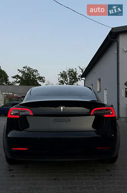 Седан Tesla Model 3 2021 в 