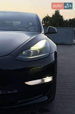 Седан Tesla Model 3 2021 в 
