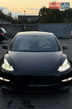 Седан Tesla Model 3 2021 в 