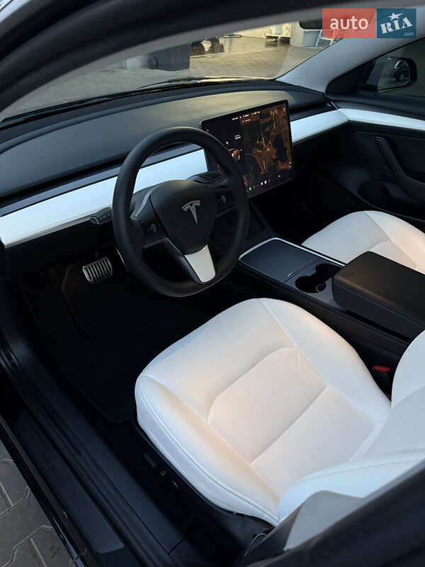Седан Tesla Model 3 2021 в Луцке