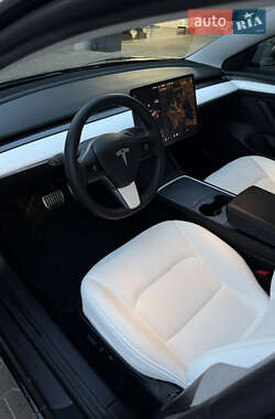 Седан Tesla Model 3 2021 в 
