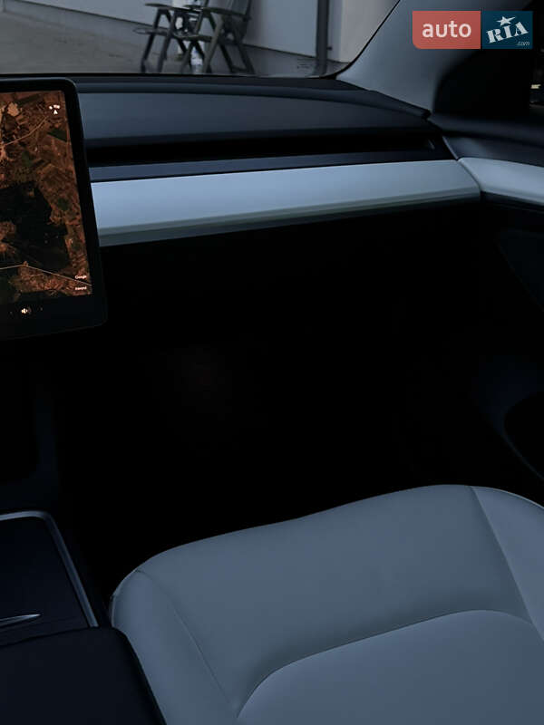 Седан Tesla Model 3 2021 в Луцке