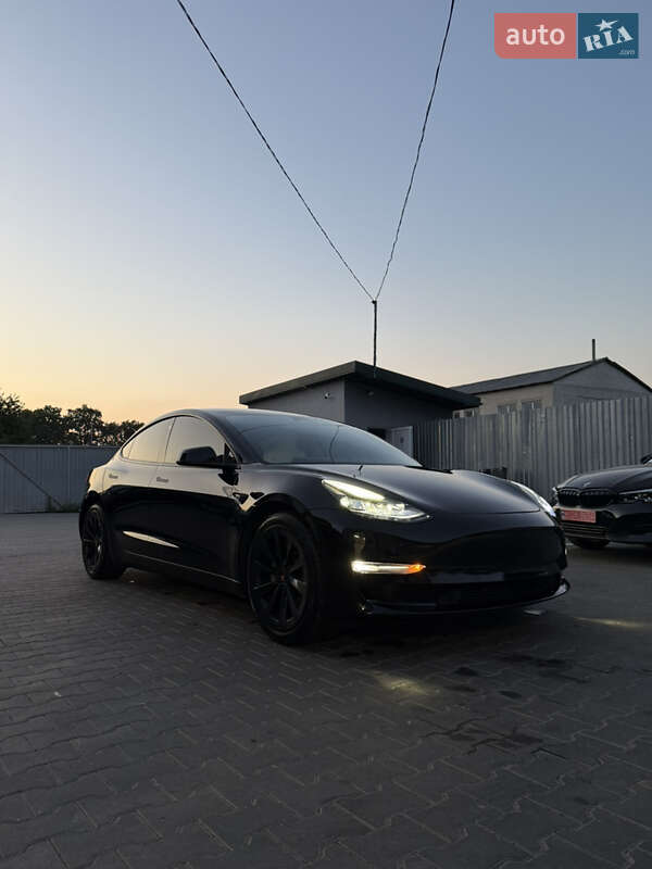 Седан Tesla Model 3 2021 в Луцке