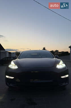 Седан Tesla Model 3 2021 в 