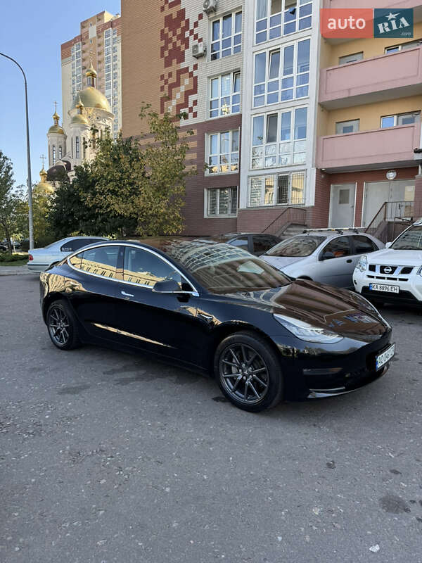 Седан Tesla Model 3 2019 в Киеве