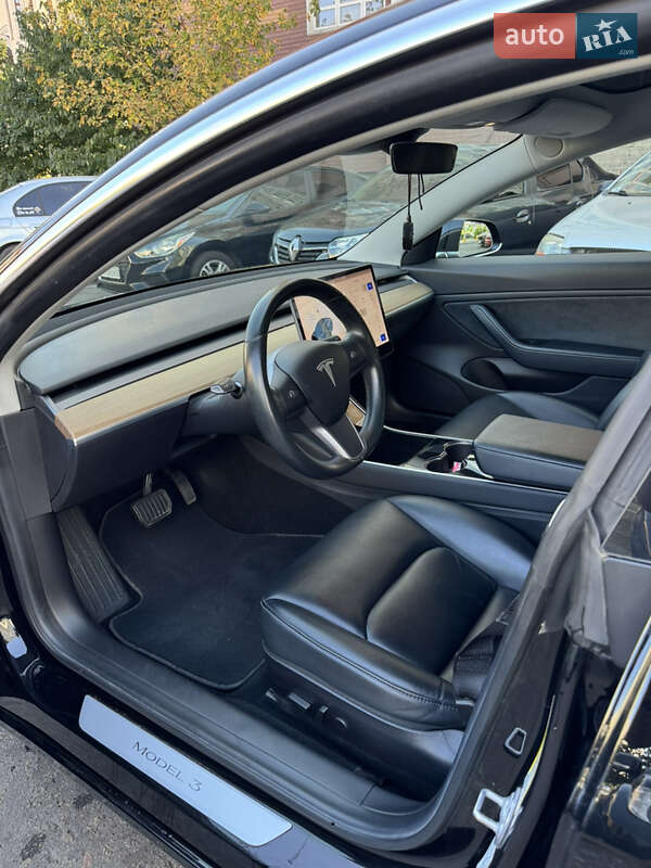 Седан Tesla Model 3 2019 в Киеве