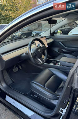 Седан Tesla Model 3 2019 в 