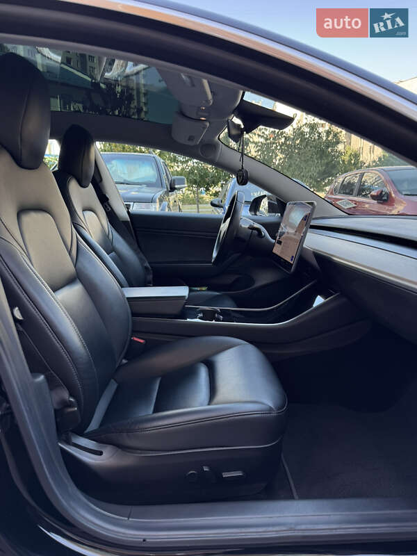 Седан Tesla Model 3 2019 в Киеве