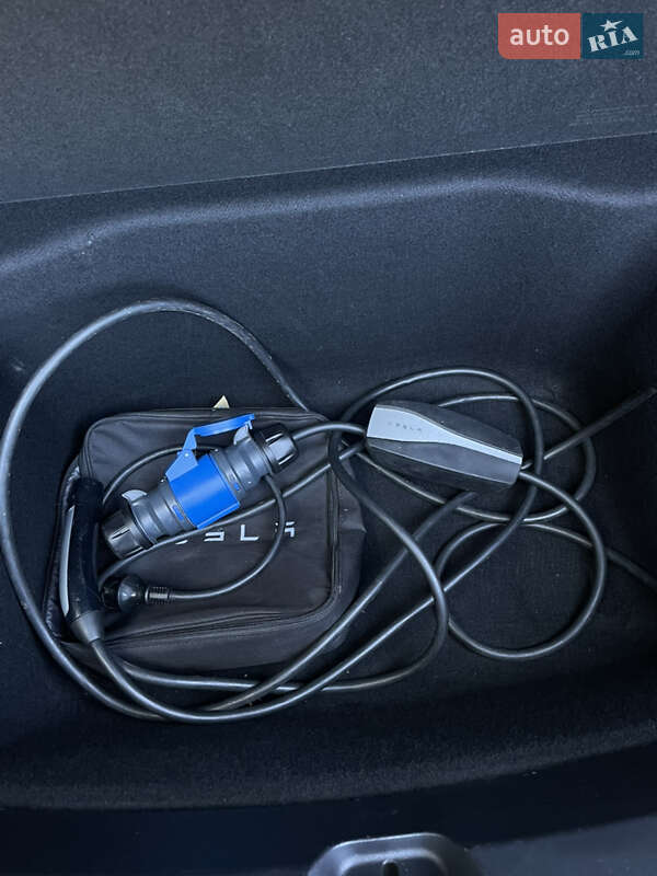 Седан Tesla Model 3 2019 в Киеве