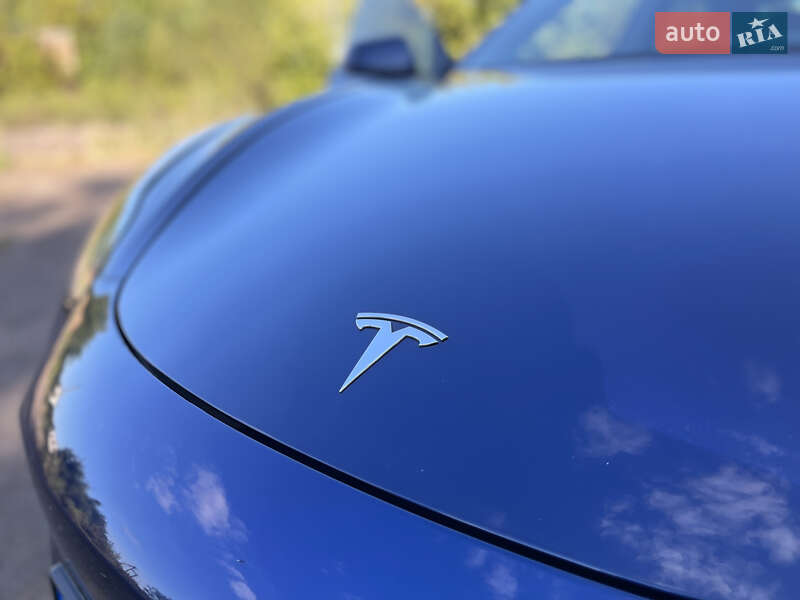Седан Tesla Model 3 2021 в Киеве