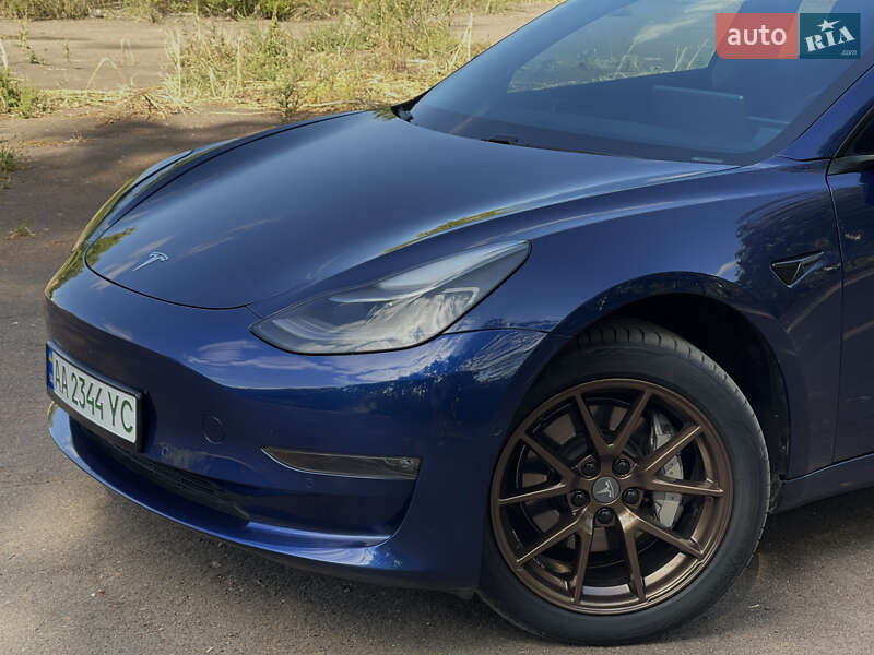 Седан Tesla Model 3 2021 в Киеве