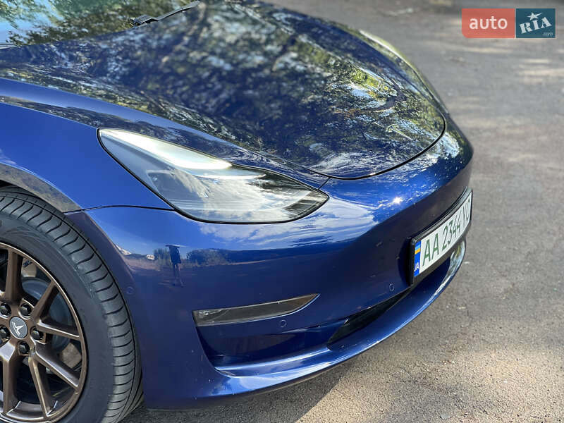 Седан Tesla Model 3 2021 в Киеве