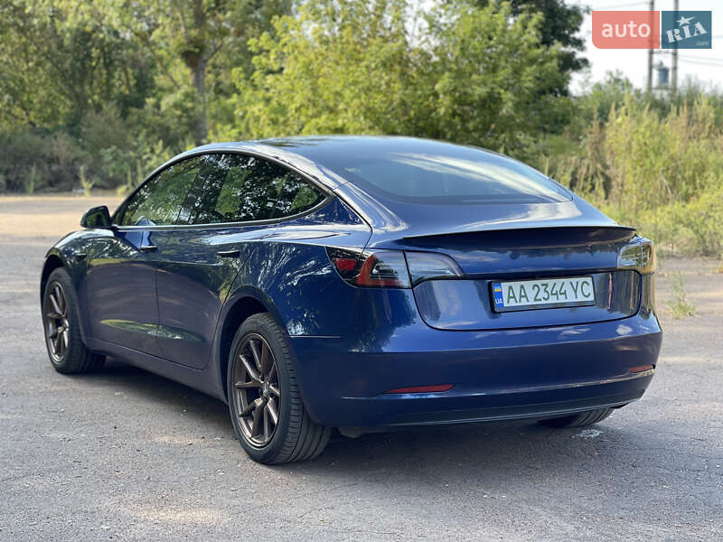 Седан Tesla Model 3 2021 в Києві