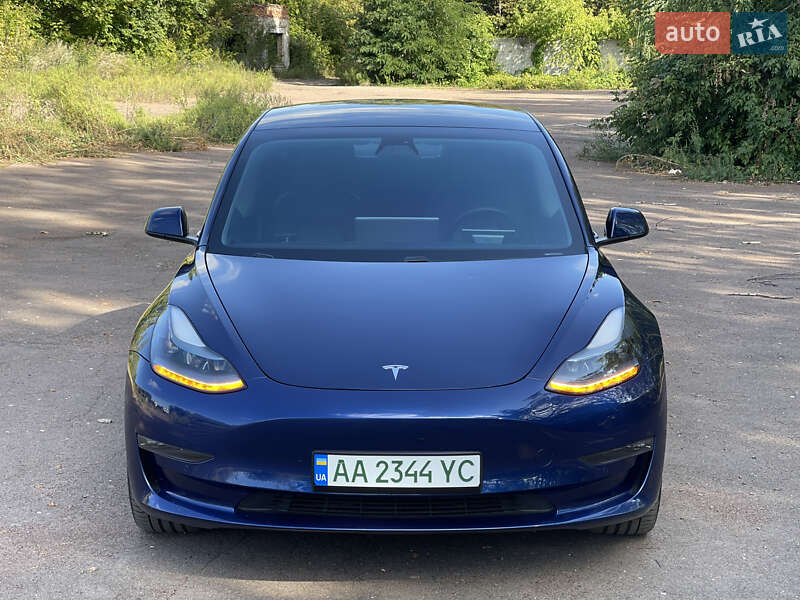 Седан Tesla Model 3 2021 в Киеве
