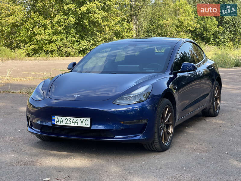Седан Tesla Model 3 2021 в Киеве