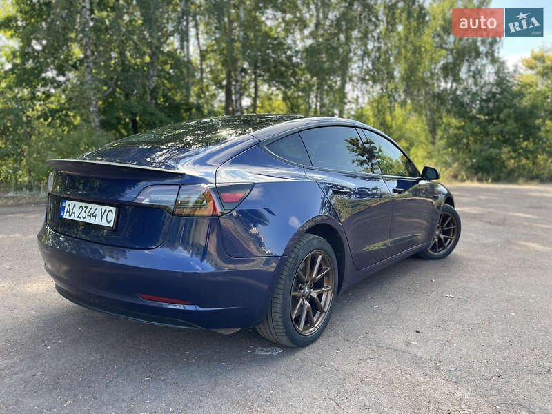Седан Tesla Model 3 2021 в Киеве