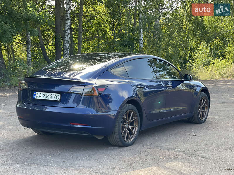 Седан Tesla Model 3 2021 в Киеве