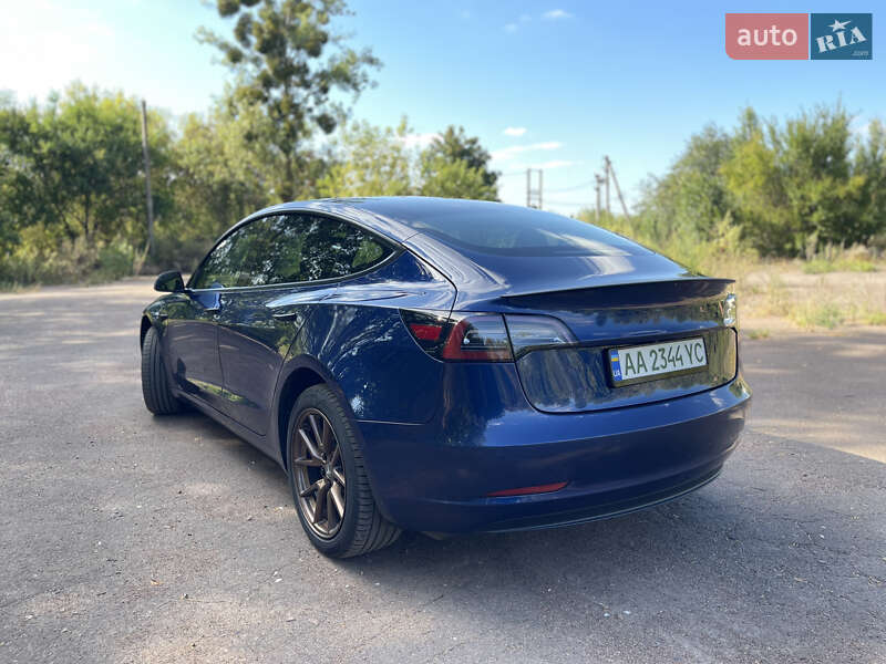 Седан Tesla Model 3 2021 в Киеве
