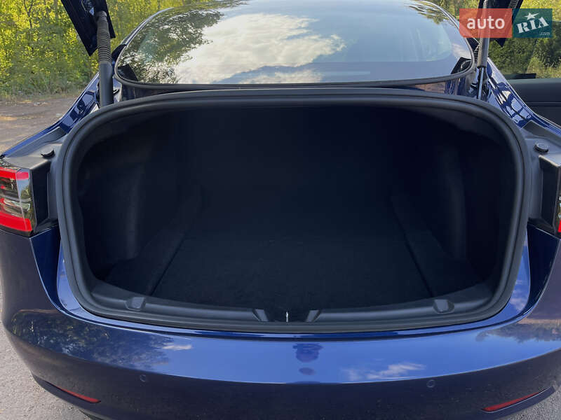 Седан Tesla Model 3 2021 в Киеве
