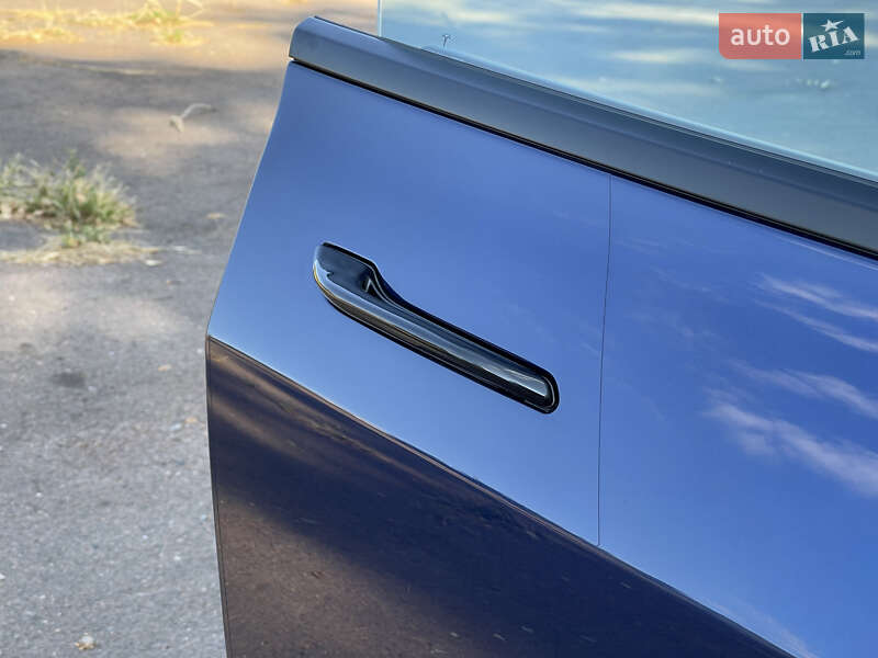Седан Tesla Model 3 2021 в Киеве