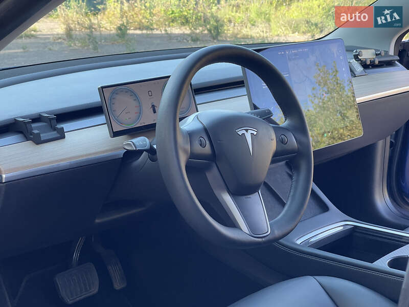 Седан Tesla Model 3 2021 в Киеве