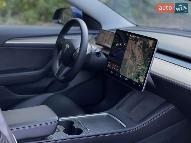 Седан Tesla Model 3 2021 в Киеве