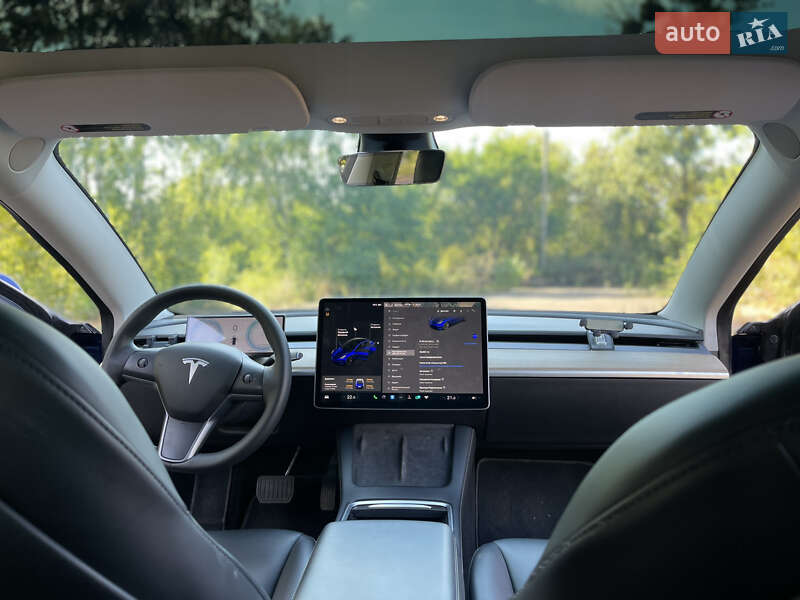 Седан Tesla Model 3 2021 в Киеве