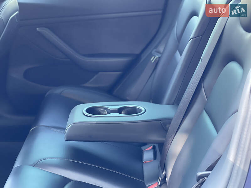 Седан Tesla Model 3 2021 в Києві