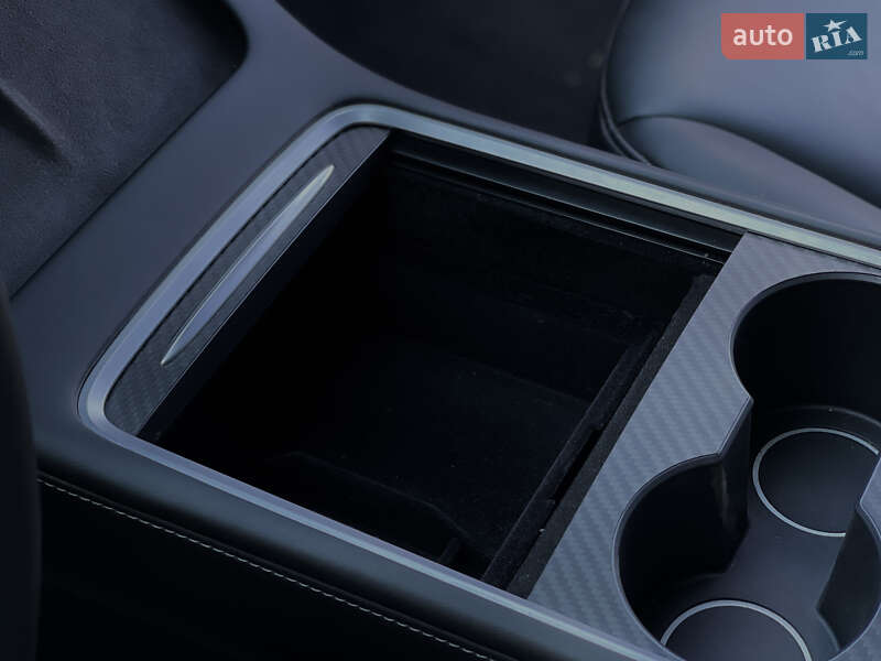Седан Tesla Model 3 2021 в Киеве