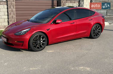 Седан Tesla Model 3 2022 в 