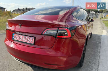 Седан Tesla Model 3 2022 в 
